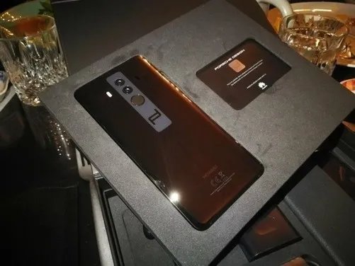 别出心裁 华为Mate 10保时捷版连包装都这么特别