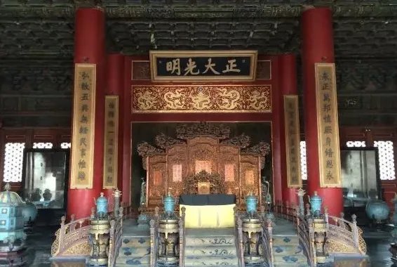 康熙究竟想把皇位传给谁？精心布局为传位