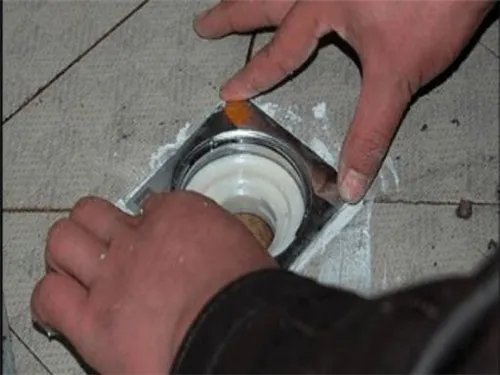 地漏是怎么安装上去的