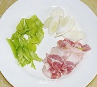 辣白菜炒五花肉