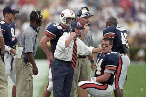 世界十大著名橄榄球运动员 斯达尔上榜,汤姆·布拉迪第一