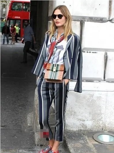 今年秋季比较流行什么样的外套呢？