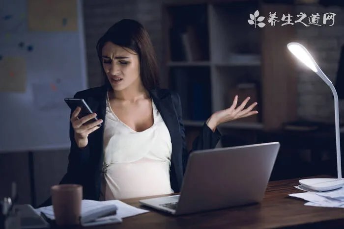 为什么女生要穿小背心