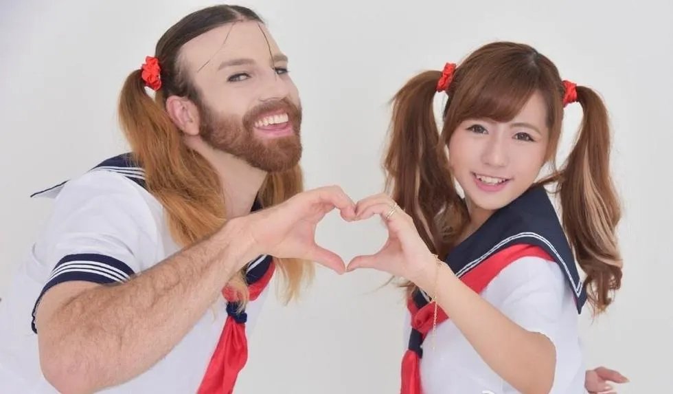 “胡子小姐”来中国 新浪微博分享最新COS