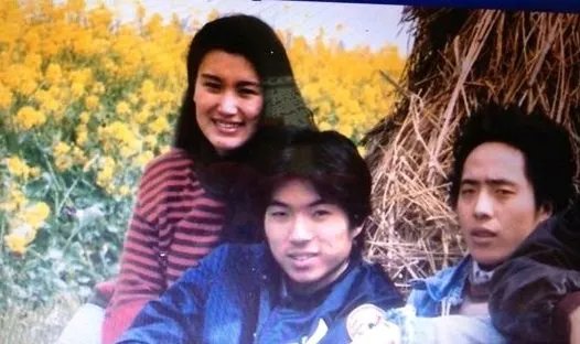 高晓松年轻时候的照片  感慨到年轻真瘦真好