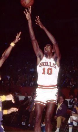 公牛队退役了哪些人的球衣？