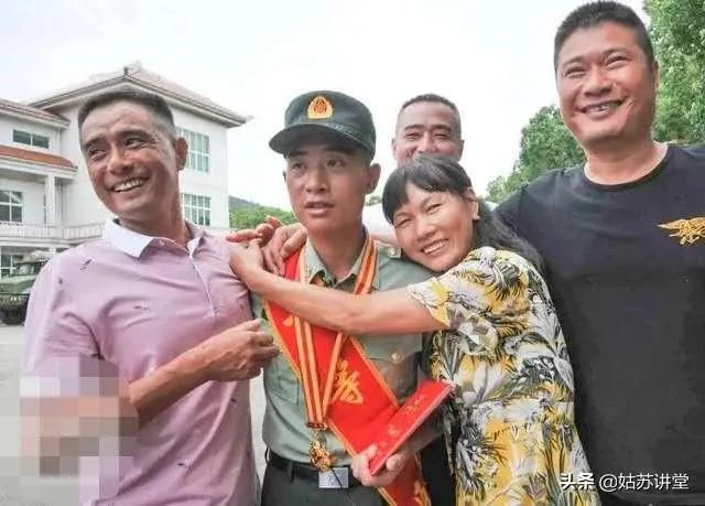 江西小伙95后王亮2分钟勇救4人,立了一等功为什么还被喷?