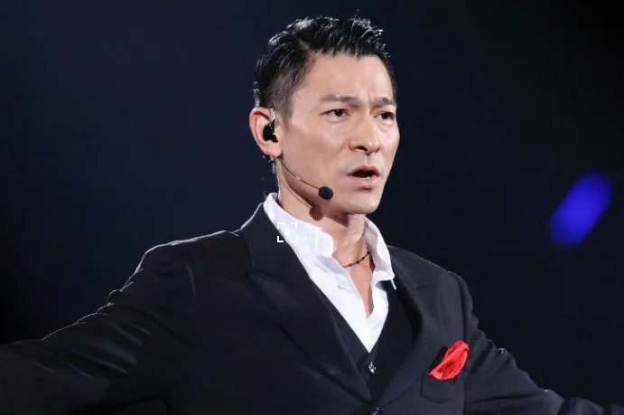 刘德华弟弟罕见露面