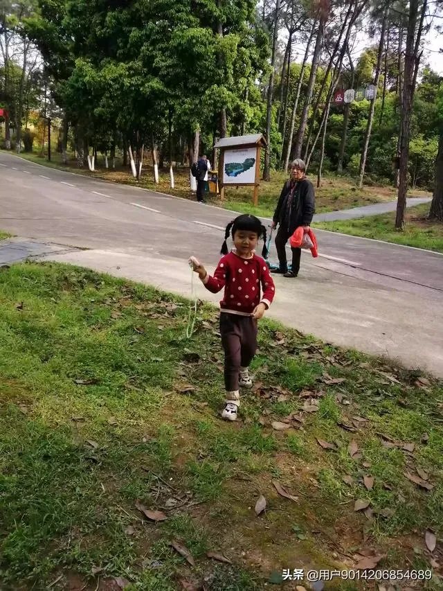 花果山水帘洞洞口的对联是什么？