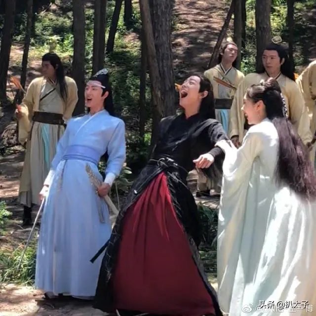 如何评价王一博为肖战庆生？