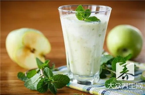 可乐和牛奶一起喝可以吗？