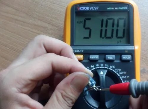如何用万用表测电容