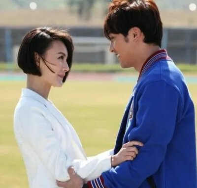 张璇贺军翔吻戏曝光  《加油妈妈》收视口碑皆爆棚