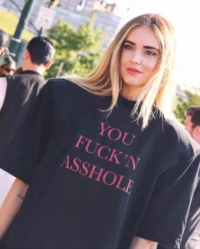 今年秋季比较流行什么样的外套呢？