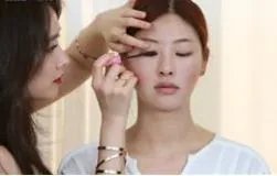 如何学习化裸妆？