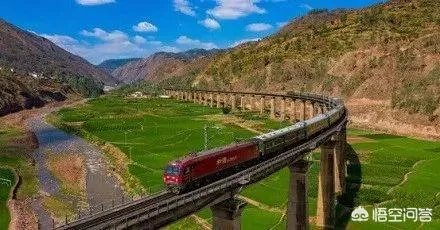 为什么火车过桥要鸣笛？