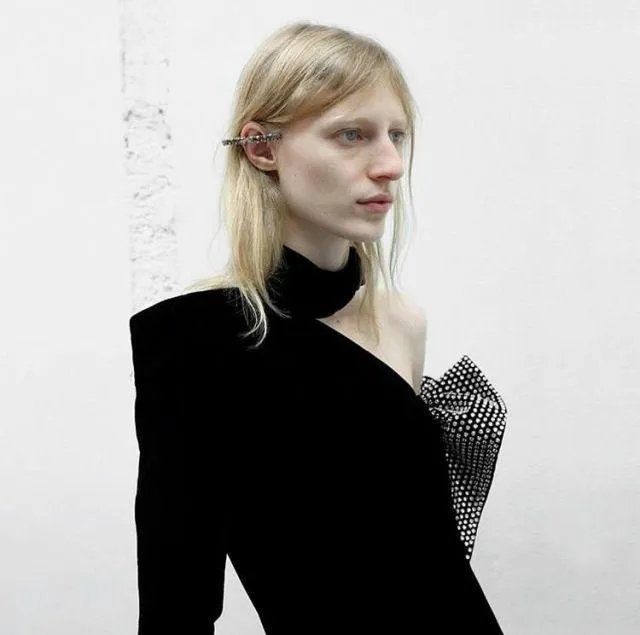 今年秋季比较流行什么样的外套呢？