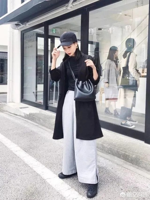 今年秋季比较流行什么样的外套呢？