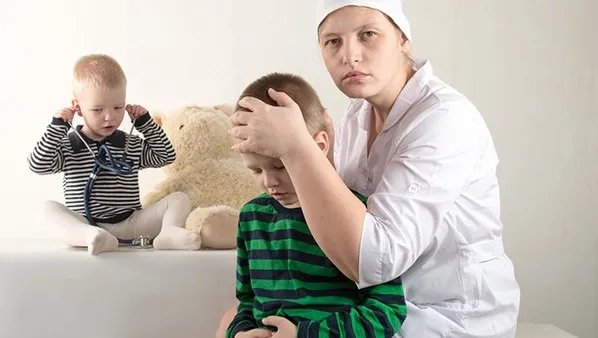 小孩发烧呕吐怎么办