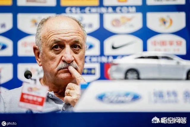 知名足球媒体人袁野爆料称，国足主帅三周后出炉，22冠王领跑，李铁还有机会吗？
