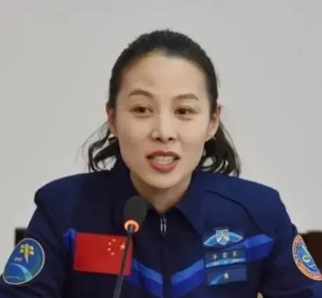 王亚平笑容治愈