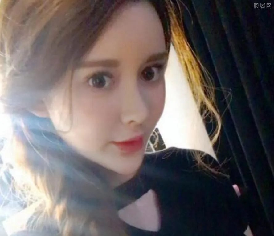 小G娜原名叫什么 小G娜家庭背景资料