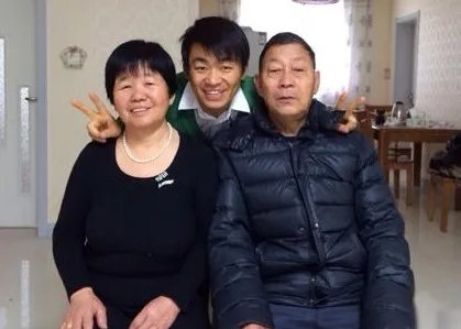 王宝强妈妈是因为什么原因被大家所熟知?