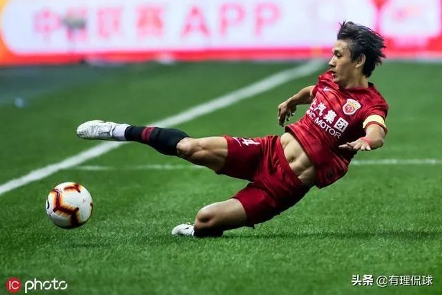 王燊超是中后卫？