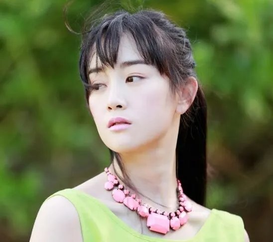 张檬和郑爽对比照曝光 两人被指相似度极高