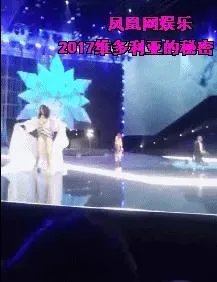 2017维秘秀奚梦瑶摔倒，你怎么看？