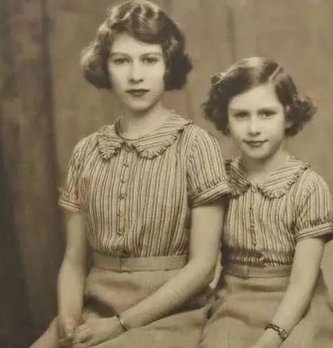 英国女王和玛格丽特公主最珍贵的合影,最后一张令人惊艳