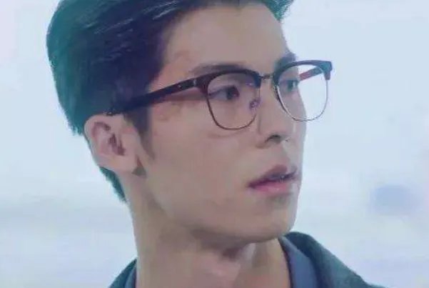 想见你讲的是什么故事看不懂