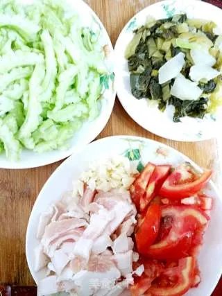 三层肉炒苦瓜酸菜