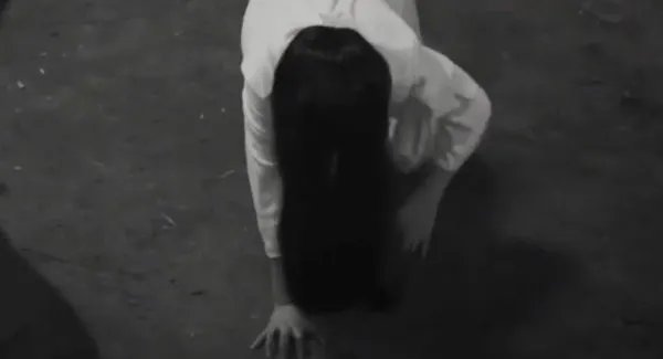 咒怨要拍电视剧，你觉得恐怖片中最烂俗的梗是什么？