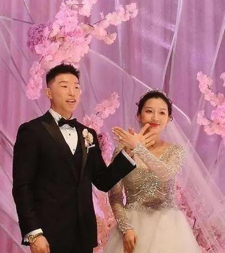 烧饼老婆叫什么名字：烧饼老婆的资料及照片