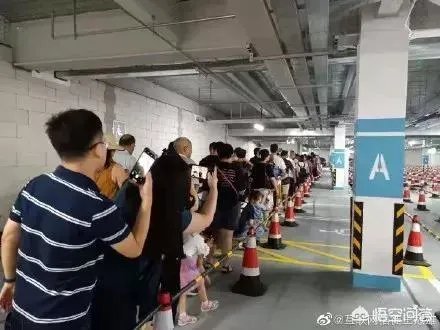 美国超市Costco上海店开业，茅台被抢光，爱马仕被抢光，半天就被买停业，你怎么看？