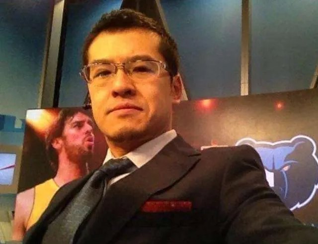 篮球评价员杨毅与苏群，你更喜欢哪个人的解说？为什么？