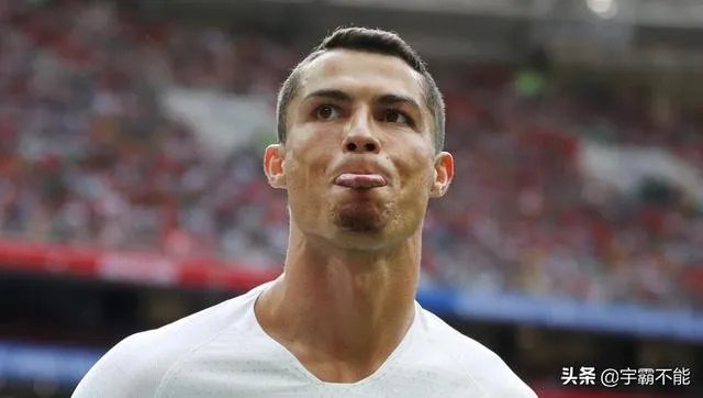 被球迷挑衅叫梅西，C罗摸裆回应，他会被追加处罚吗？