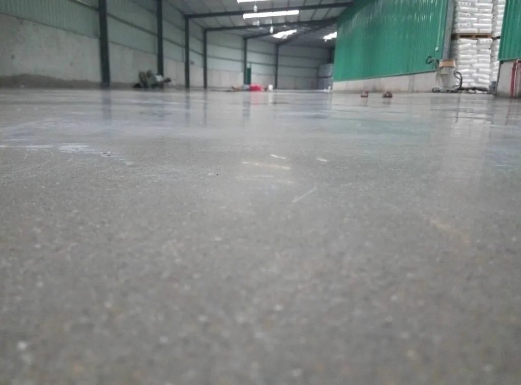 水泥地面太滑怎么办