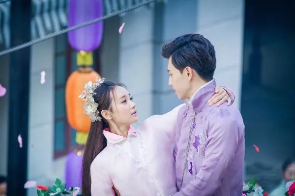 如何评价国产新剧《海棠经雨胭脂透》？