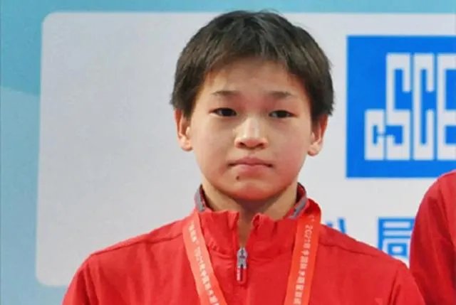 为什么全红婵拿到冠军之后老家会有这么疯狂的景象别的冠军却没有？