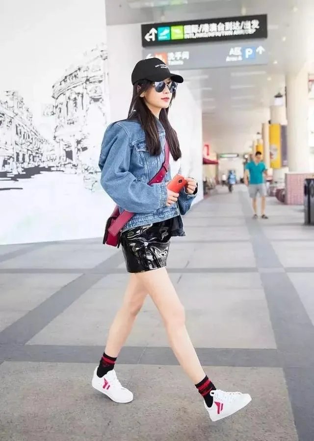 今年秋季比较流行什么样的外套呢？