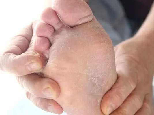 老年人脚肿是怎么回事