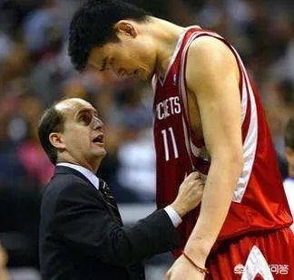 杰夫范甘迪表示应该取消全明星,一场出手160多个三分真的很尴尬,对此你怎么看?