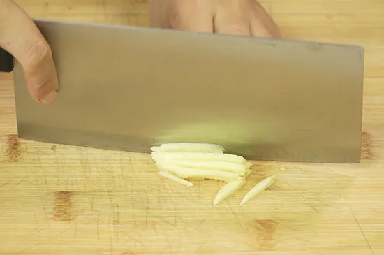 青椒皮蛋的做法