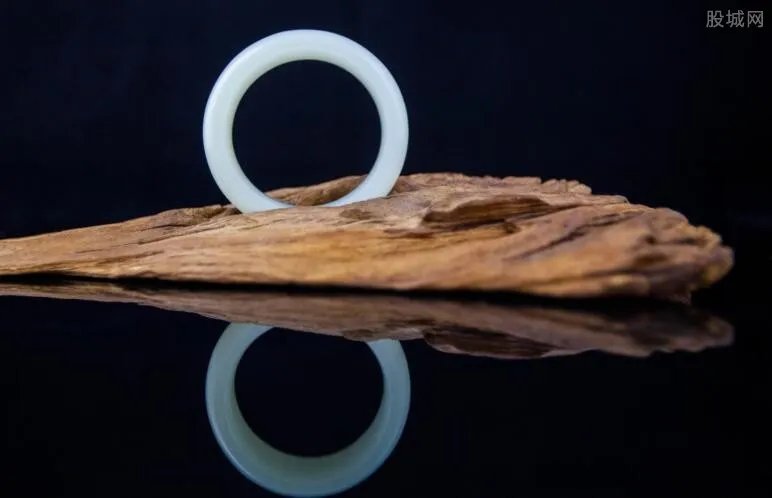 昆仑玉手镯价格是多少 昆仑玉手镯价格和图片一览