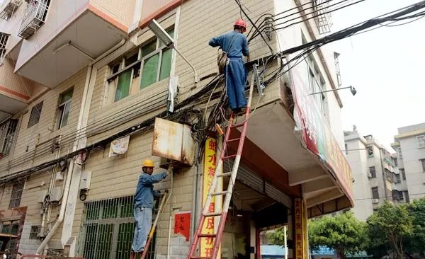 怎么把网线从客厅拉到房间