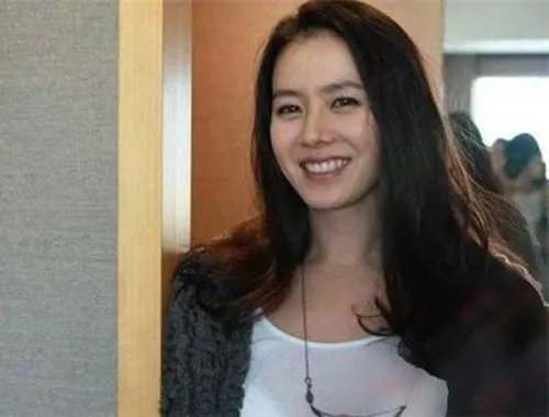 韩国女星孙艺珍整容 前后照片被疯传对比差别大