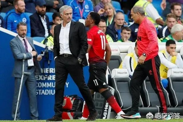 布莱顿3比2战胜曼联,如何评价这场比赛中曼联的战术和球员的表现?