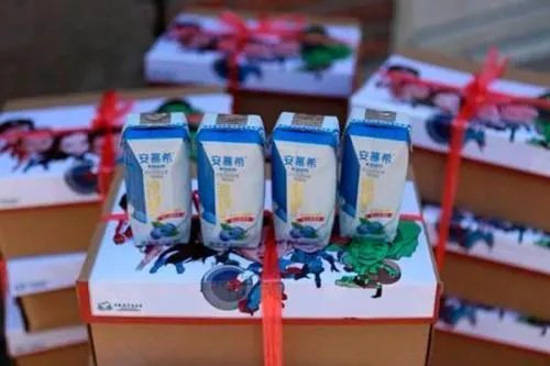 众所周知安慕希是“跑男”的赞助商,为什么邓超在节目中从来都不喝安慕希?